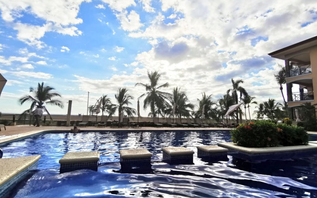 Beachfront Jaco Condos - Fully Equipped - 6 Pax