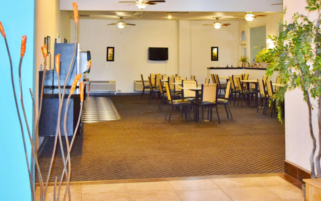 The Classic Desert Aire Hotel