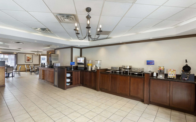 Best Western Mill River Manor