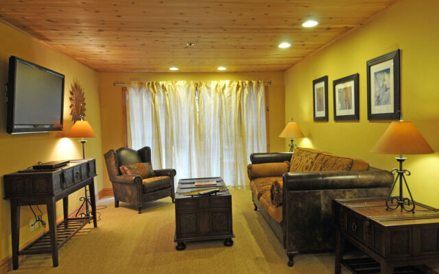 Treasure Mountain Inn