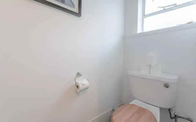 Cozy Charming 3 Bedroom House in Hammersmith