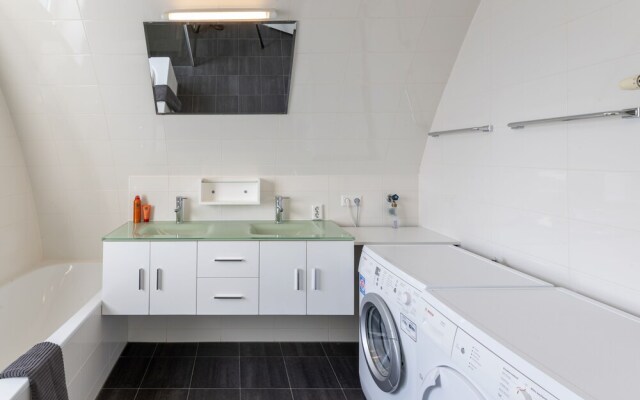 Cozy 3 Person Apartment With sea Views Flat Fish