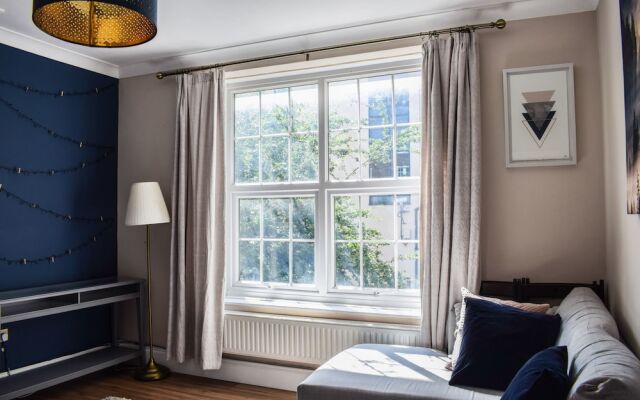 Charming 3 Bedroom Apartment From Cutty Sark