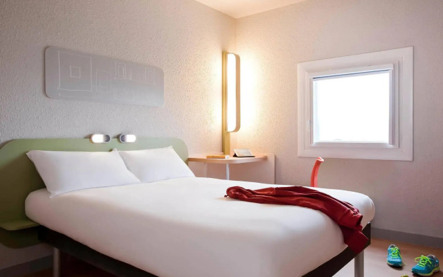 ibis budget Pontault Combault RN4 Marne la Vallée