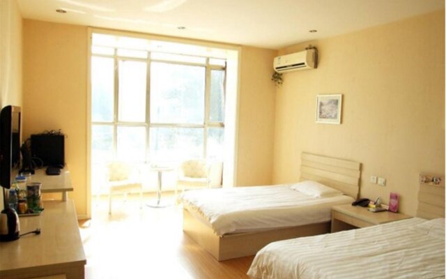 Daily Holiday Business Inn