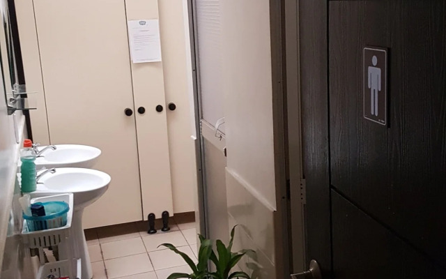 Crossroads Hostel Manila