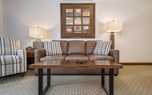 Suites at Silver Tree A123