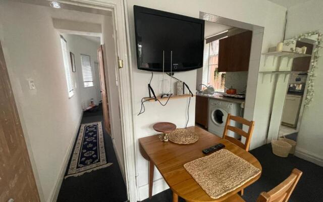 Private Studio Flat Great Location in Manchester