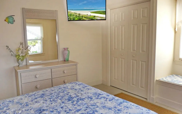 Pet-friendly Waterside Home With Pool/steps to Beach