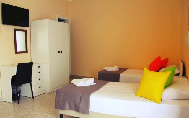 Mavina Hotel & Apartments