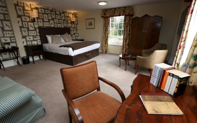 Norfolk Arms Hotel