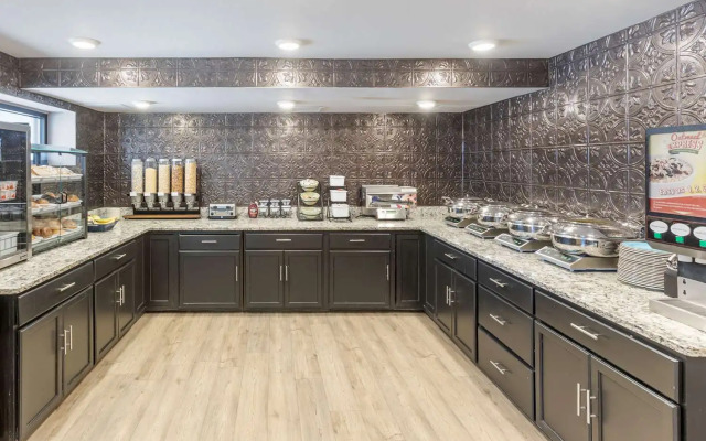 Best Western Plus Milwaukee West