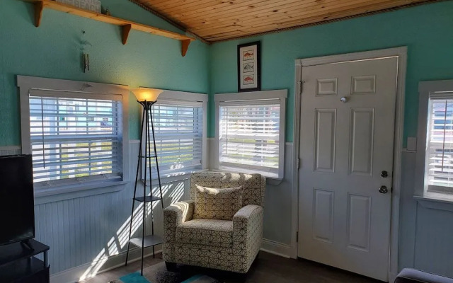 Nautical That One Apartment Near City Attractions by Redawning