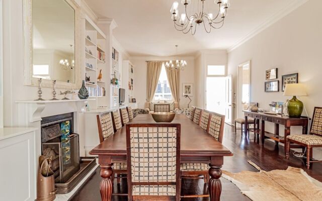 Lovely Holiday Home w Private Courtyard Six Selbourne