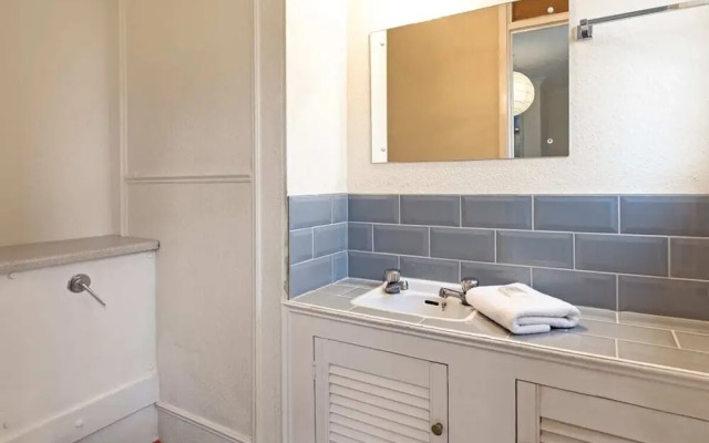 Comfy 6-sleeper Apt w/ Large Patio in W Kensington