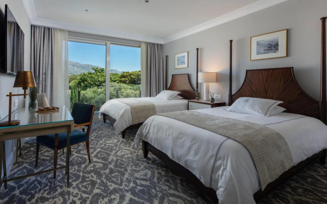Royal Blue Hotel
