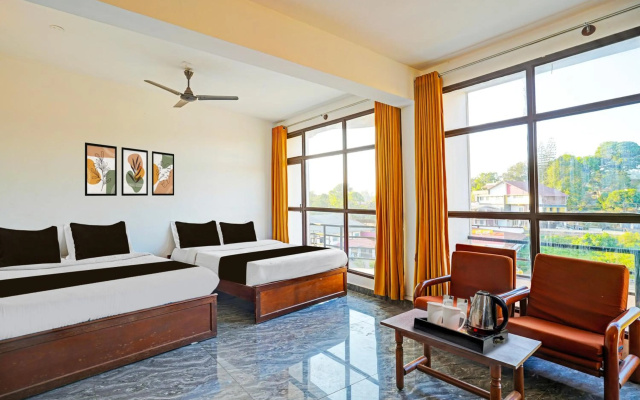 OYO 13581 Hotel Raj
