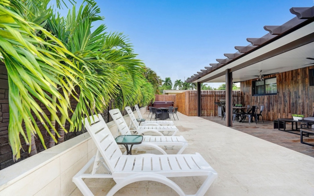 Modern 4BR with Basketball & Hot tub