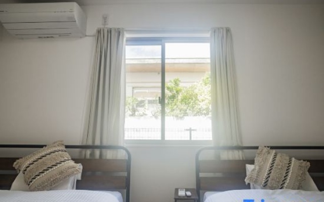 [Newly Opened / Newly Built] Hira Hisaigai | Right by the Sea / 10-Minute Drive to Downtown – Guest Rooms – Miyakojima
