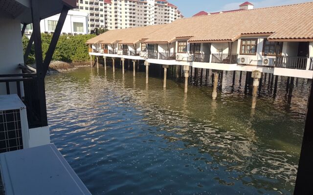 Crystal Private Water Chalet