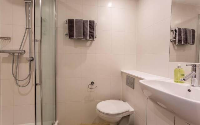 Spacious studio apartment in the heart of Oldham