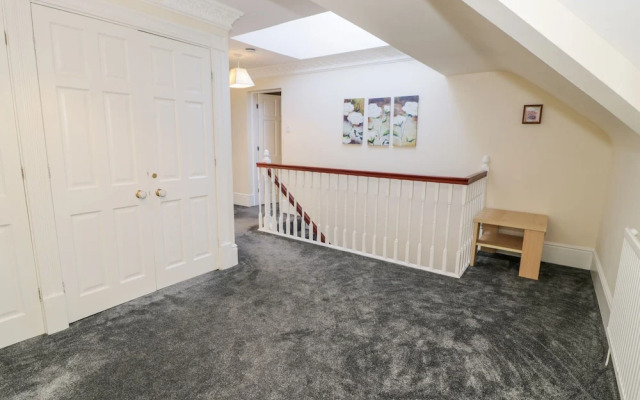 11 Glyn Garth Mews