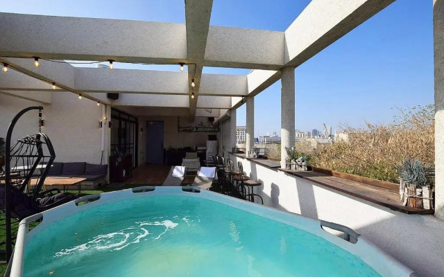Luxurious Penthouse in Tel Aviv with Pool