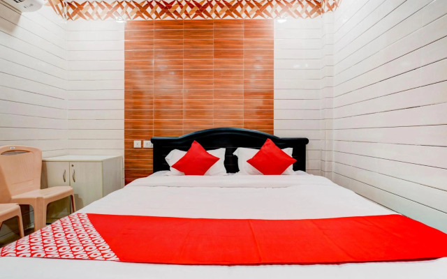 OYO HYD1516 Hotel Aroma Classic