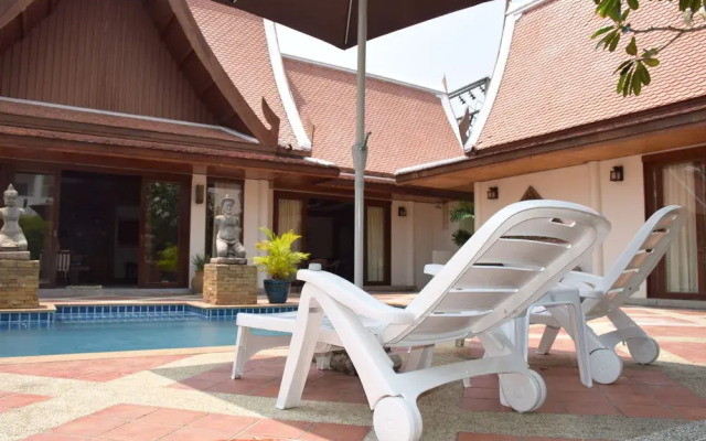 Sirinthara luxury villa