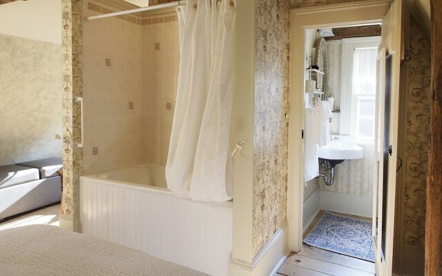 The Deacon & James Pharmacy B&B