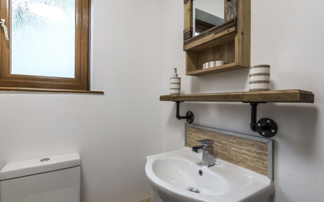 Field View - 3 Bedroom Holiday Home
