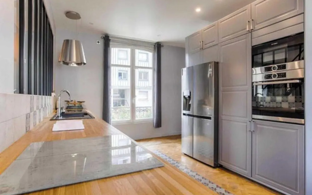 House for 18 People With Cinema Place Morny