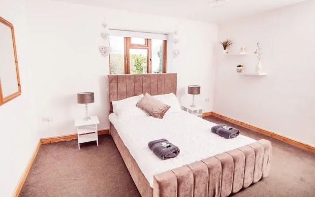 Threeways Retreat With Heated Swimming Pool
