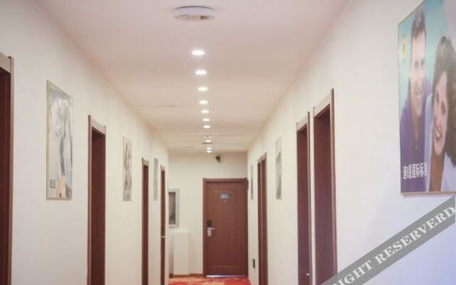 Super 8 Hotel (Jinzhou Maternity and Child Hospital New Mart)