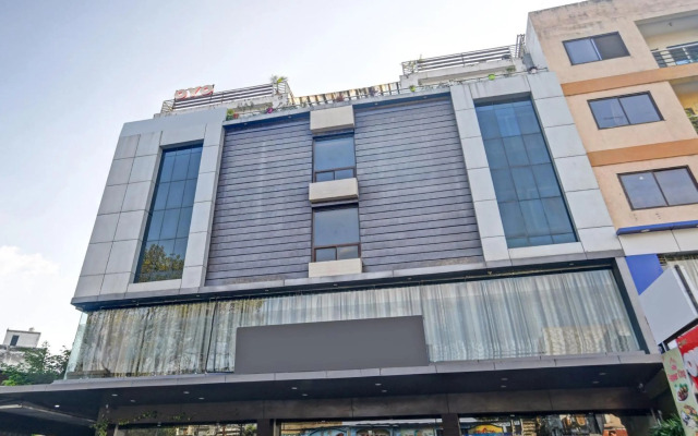 OYO Townhouse 704 Hotel Divya Palace