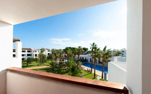 Apartamento en complejo con piscina