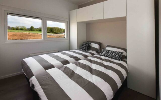 Luxurious Chalet with Sauna And Jacuzzi, 5km From Valkenburg