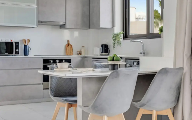 Sanders Palama - Cute 2-bdr Penthouse Apt