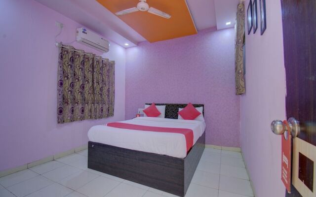 OYO 19830 Hotel Lucky Star
