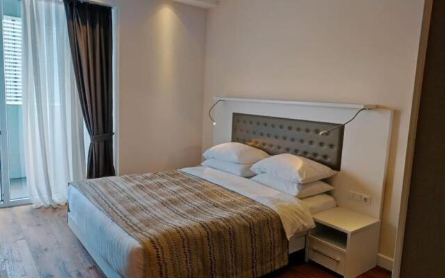 Leo Group BEST STUDIO 2532 Alliance Palace