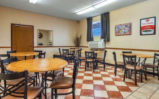 Econo Lodge Kent - Akron West