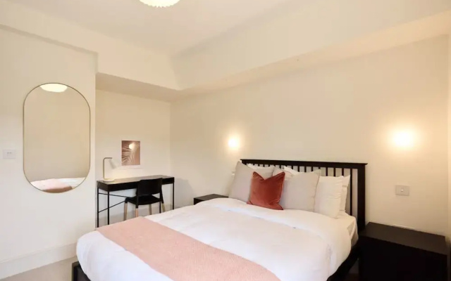 The East London Mile Hideaway - Bright 1bdr Flat