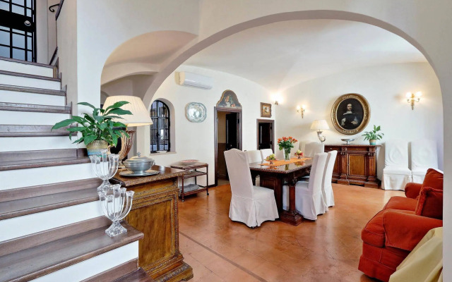 Town House - Treasurerome Collection