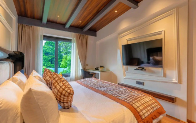 Hanric by Eight Continents Ikshana Luxe