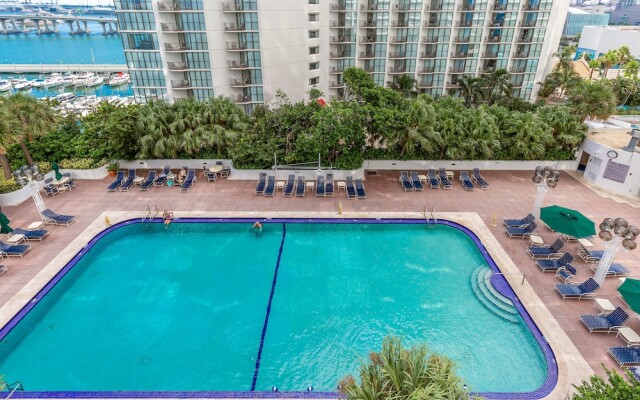 Sea-view Romantic Suite Minutes From the Beach