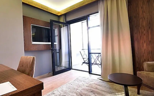 The Elegant Hotel