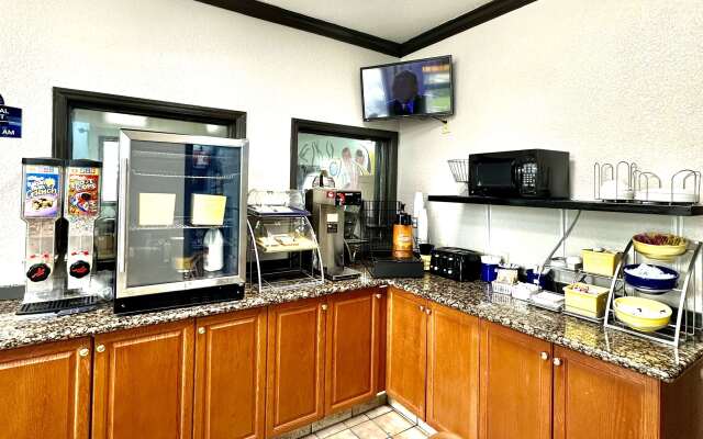 Days Inn by Wyndham Charlotte Northlake