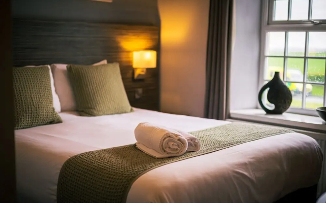 The Three Horseshoes