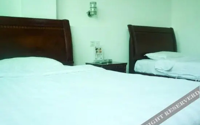 Rongfeng Hotel