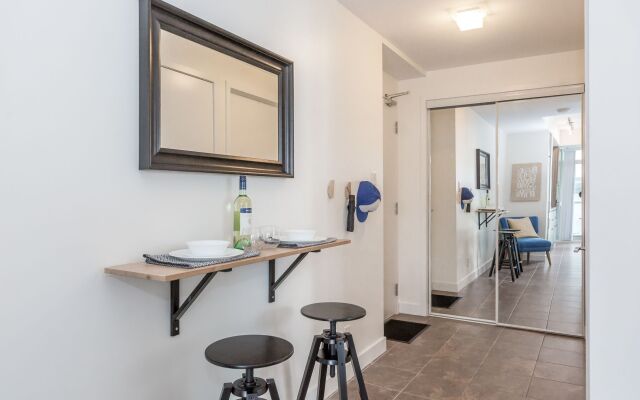 Noel Suites-York St and Lakeshore Blvd